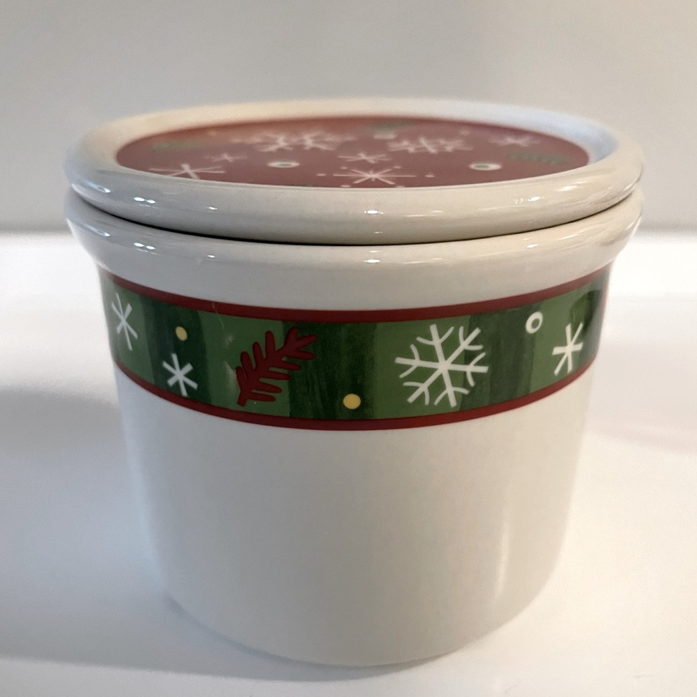 2004 Longaberger Holiday 1 Pint Crock/Lid